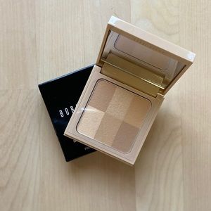 BOBBI BROWN NUDE FINISH ILLUMINATING POWDER